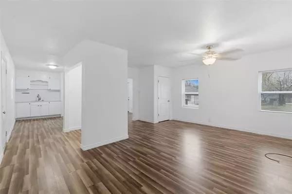 Denison, TX 75020,613 W Murray Street