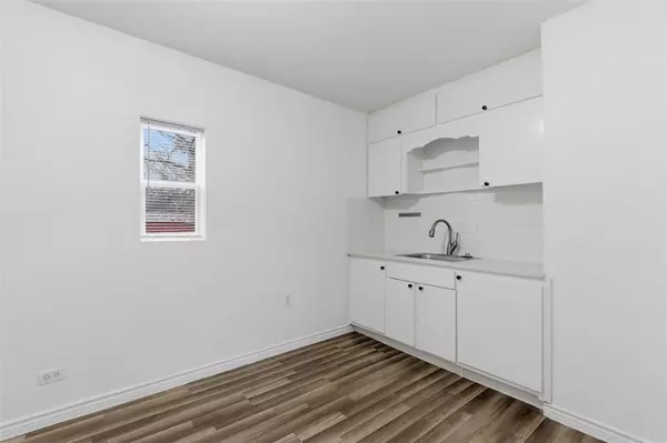 Denison, TX 75020,613 W Murray Street