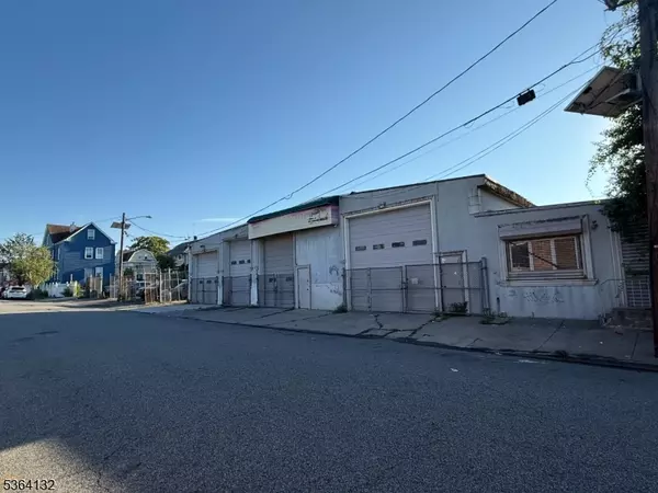 Paterson City, NJ 07513,862-868 E 26Th St