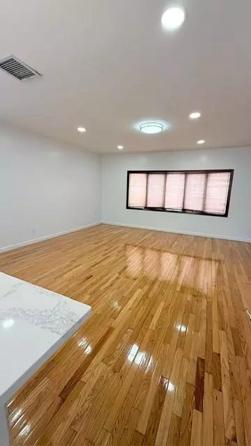 Queens, NY 11357,151-28 24th RD