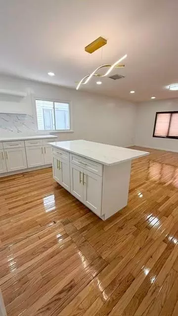 Queens, NY 11357,151-28 24th RD