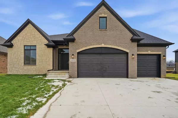 16930 Glenhurst DR, Macomb, MI 48044