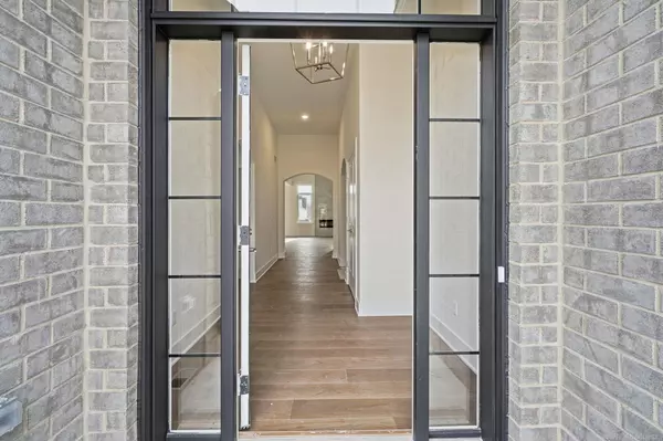 Macomb, MI 48044,16930 Glenhurst DR