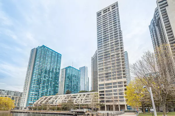 65 Harbour SQ #1401, Toronto C01, ON M5J 2L4