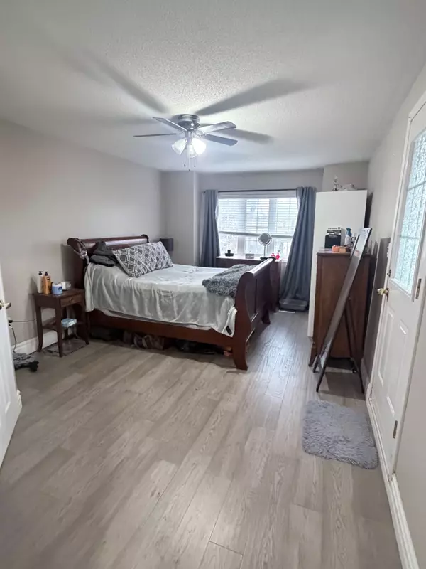 Clarington, ON L1C 5K1,82 Hutton PL