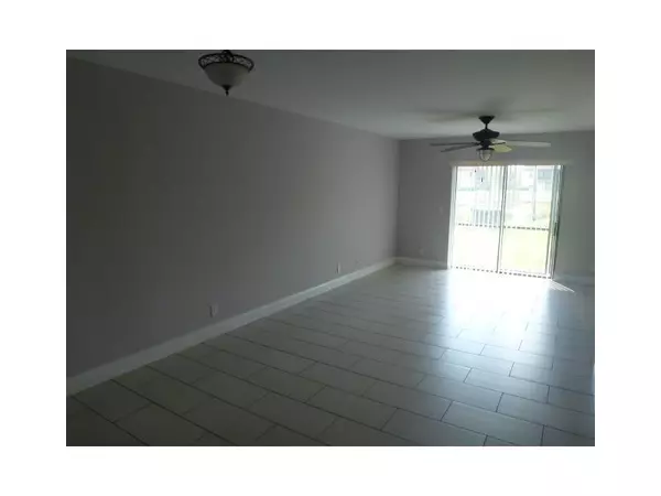 Boca Raton, FL 33433,21895 Lake Forest Cir #106
