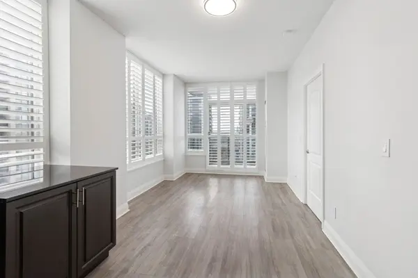 Vaughan, ON L4J 0G7,20 North Park RD #1108