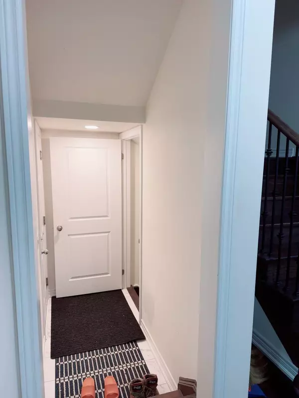 Bradford West Gwillimbury, ON L3Z 4L4,118 Blackwell CRES #Bsmt