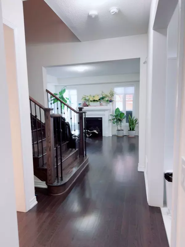 Bradford West Gwillimbury, ON L3Z 4L4,118 Blackwell CRES #Bsmt