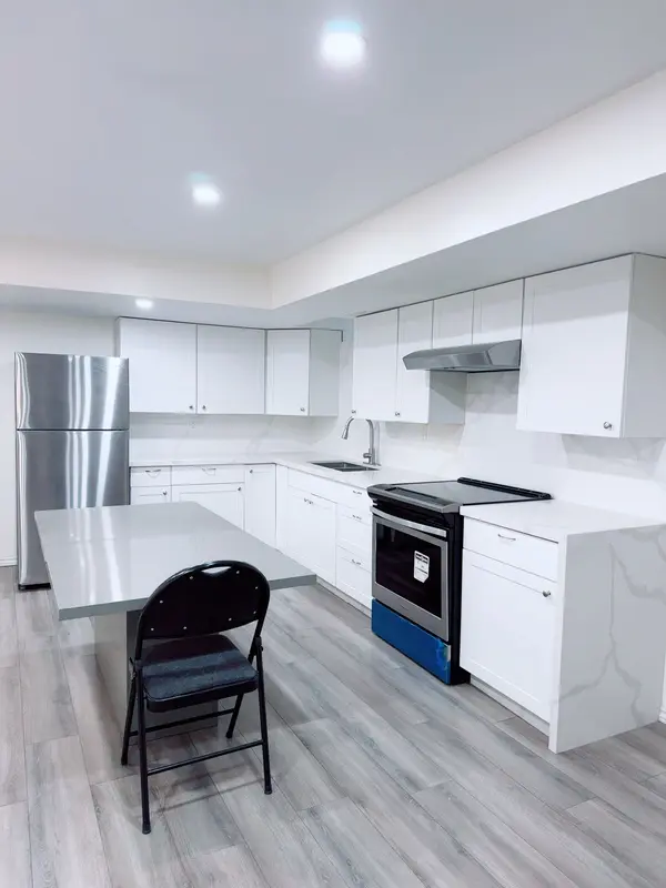 Bradford West Gwillimbury, ON L3Z 4L4,118 Blackwell CRES #Bsmt