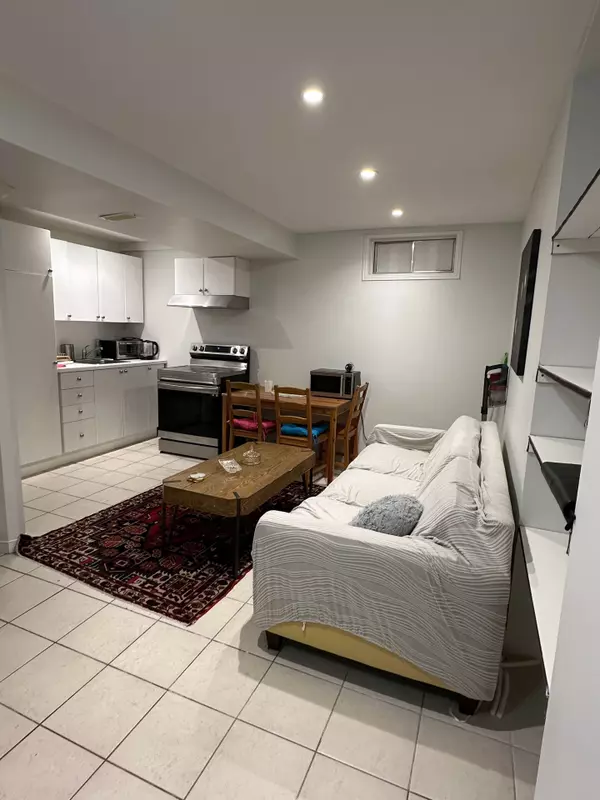 82 Valhalla CT, Aurora, ON L4G 5W5