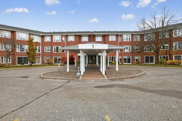 Kawartha Lakes, ON K9V 5P9,1 Heritage WAY N #102