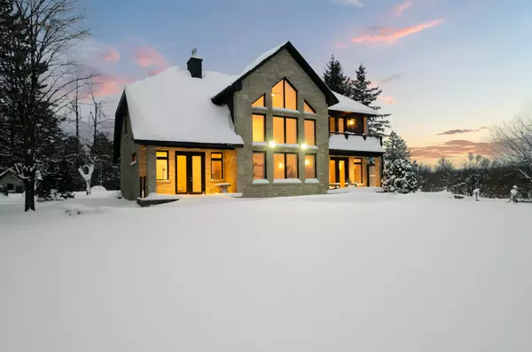 Blue Mountains, ON N0H 2E0,107 Maple LN