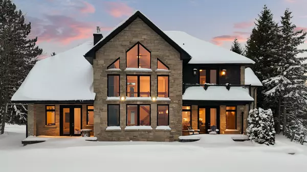 Blue Mountains, ON N0H 2E0,107 Maple LN