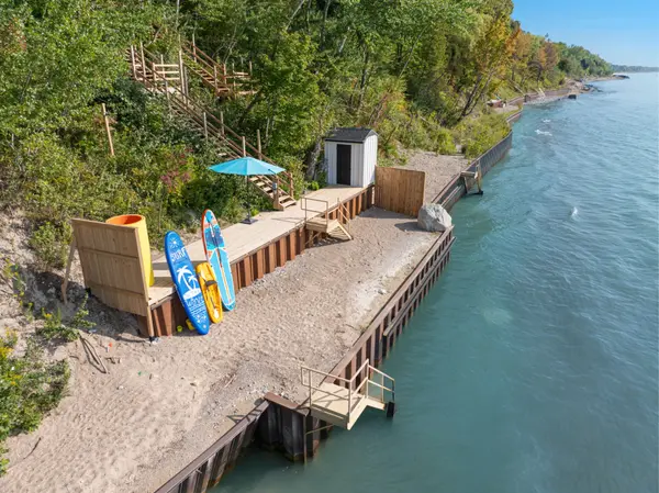 Bluewater, ON N0M 1N0,71865 Sunview AVE