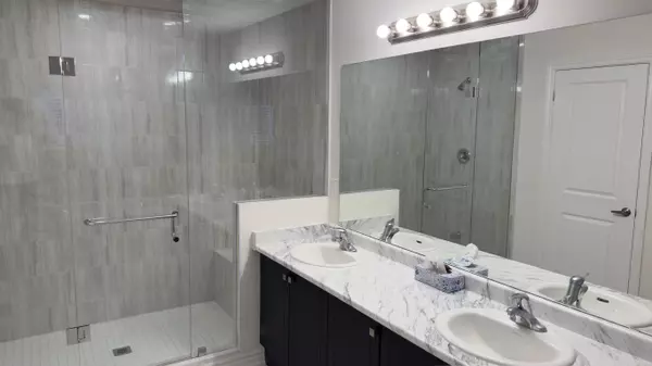 Thorold, ON L2V 0B8,51 Sapphire WAY