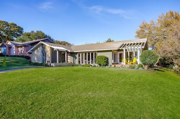 817 Glen Stone Lane,  Dallas,  TX 75232