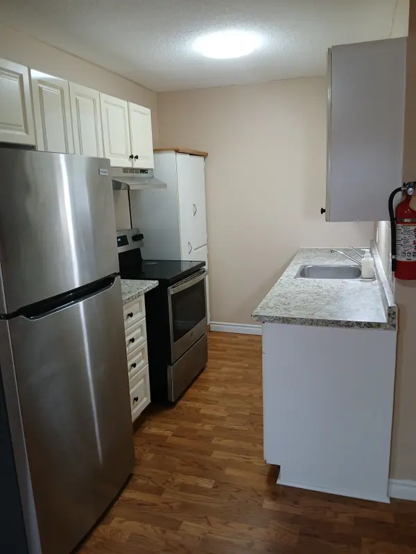 Niagara Falls, ON L2E 3S4,5583 Ontario AVE #B