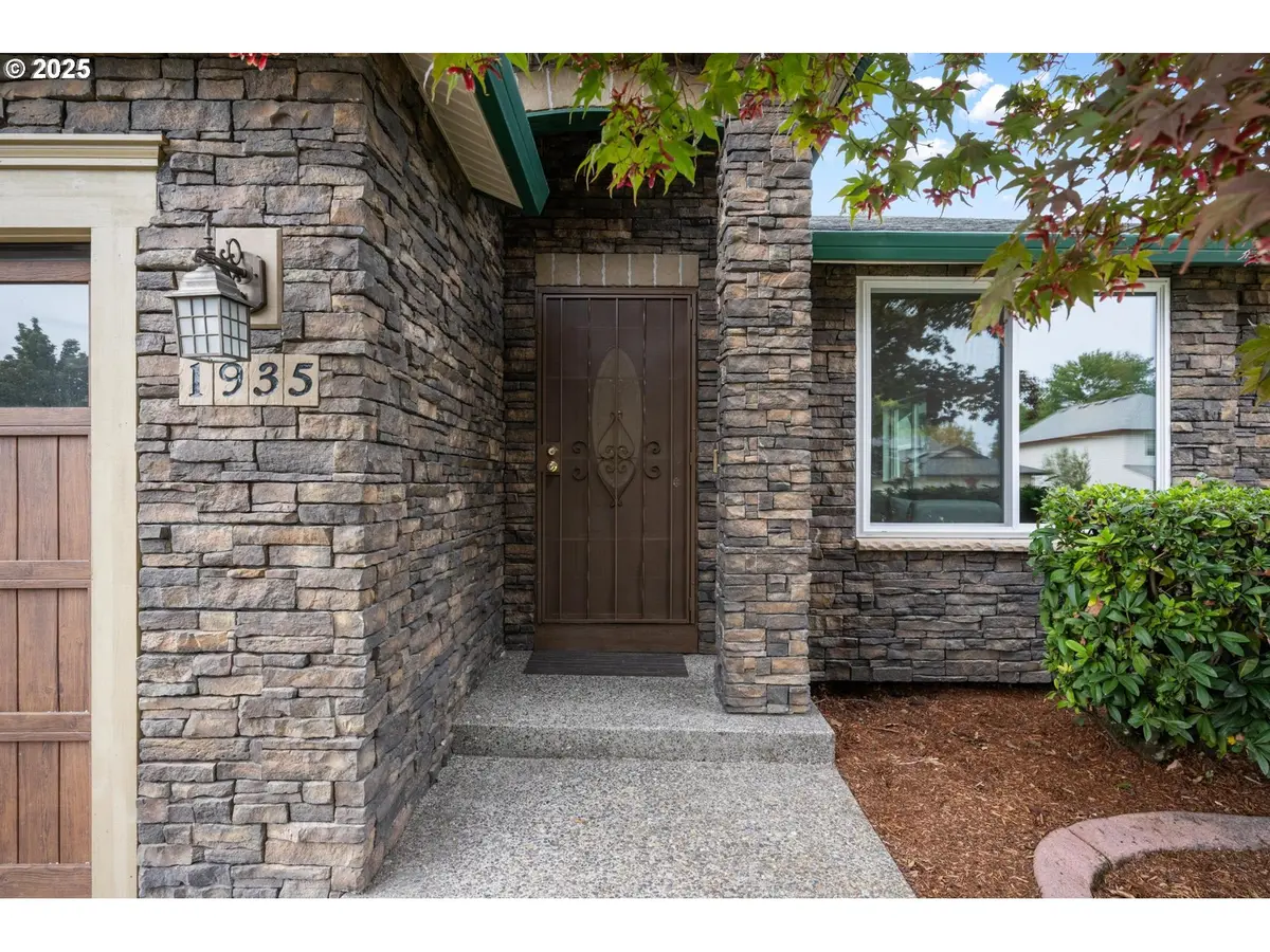 Hillsboro, OR 97123,1935 SE 52ND AVE