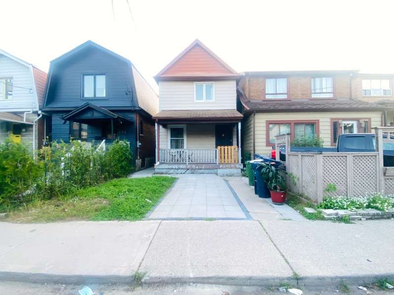 734 Willard AVE #Bsmt, Toronto W02, ON M6S 3S5