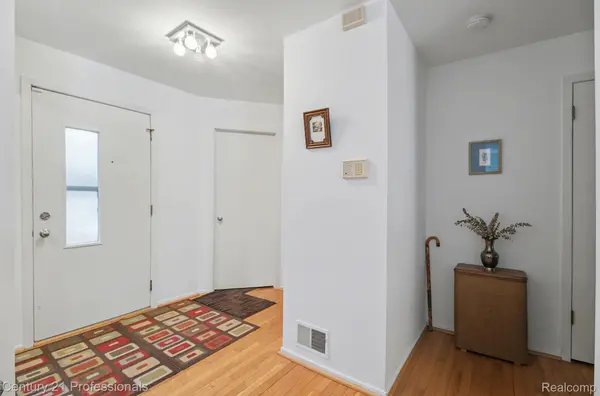 West Bloomfield, MI 48322,6680 Ridgefield CIR