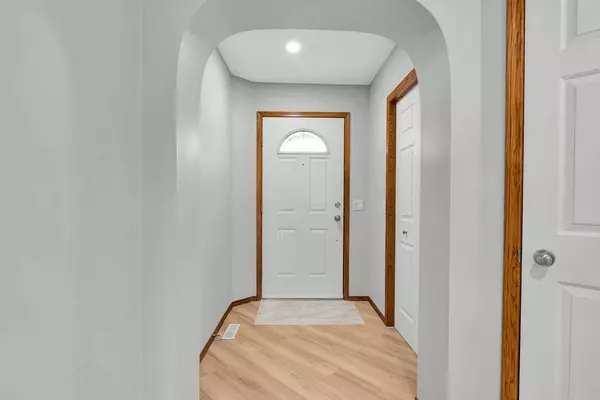 Calgary, AB T3K 5C7,6 Country Hills MNR NW