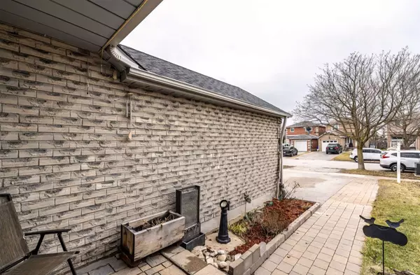 Barrie, ON L4N 7C4,40 Delaney CRES