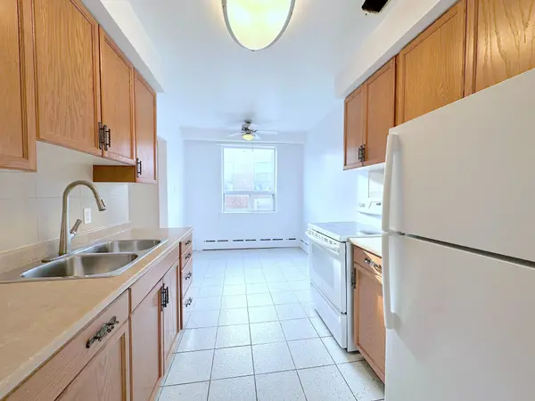 Toronto C04, ON M6A 2J3,104 Rajah ST #8