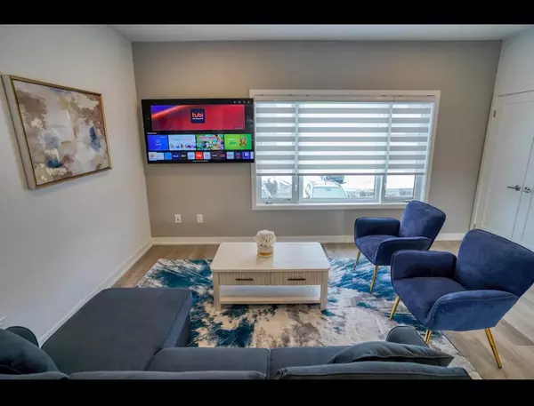 Niagara Falls, ON L2E 0C2,4263 Fourth AVE #721