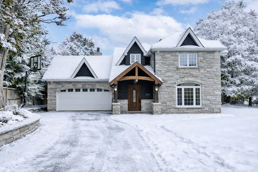 105 Duckworth ST, Barrie, ON L4M 3V9