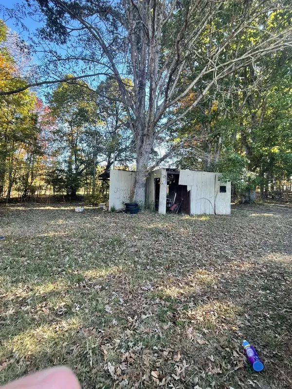 Hurt, VA 24563,3329 Glenland RD