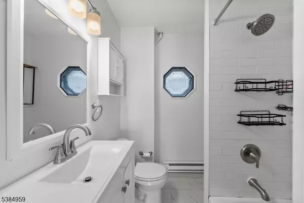 Lyndhurst Twp., NJ 07071,611 New York Ave