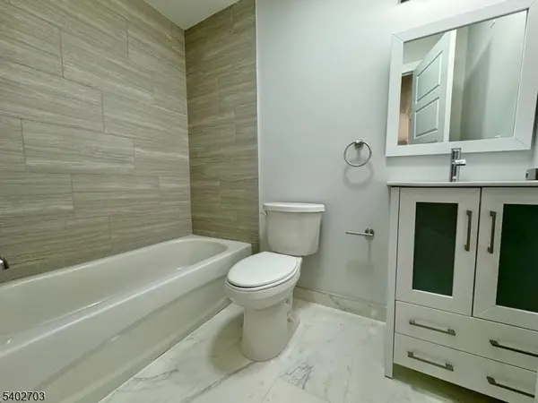 Clark Twp., NJ 07066,62 Westfield Ave #101