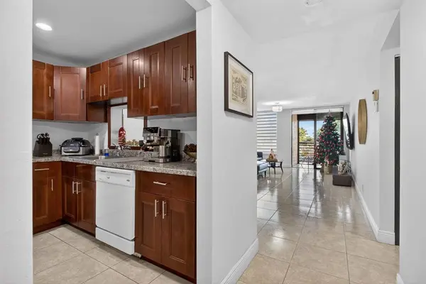 Tamarac, FL 33321,6301 N University Dr #319