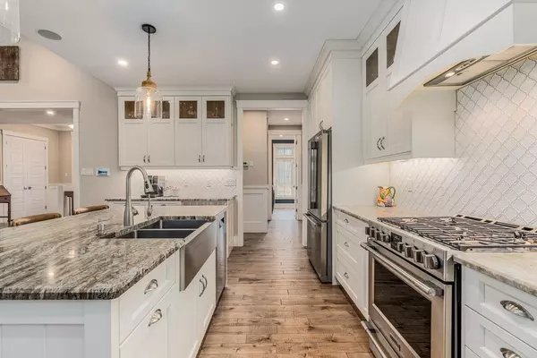 Springwater, ON L9X 0J2,77 MENNILL DR