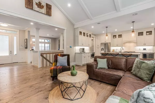 Springwater, ON L9X 0J2,77 MENNILL DR