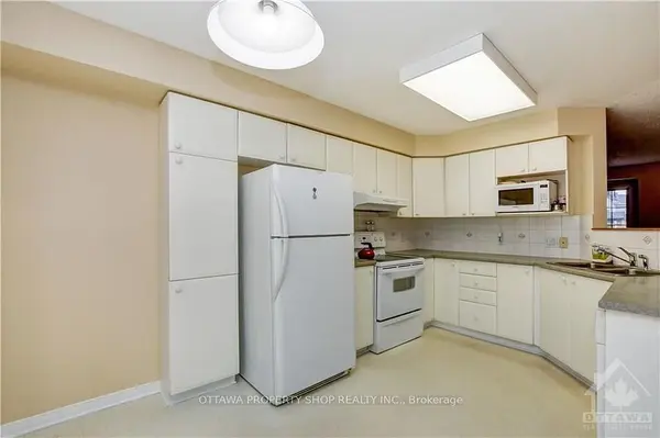 Barrhaven, ON K2J 4Z3,41 PALMADEO DR