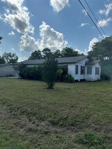 202 W Rowena Street, Rosebud, TX 76570