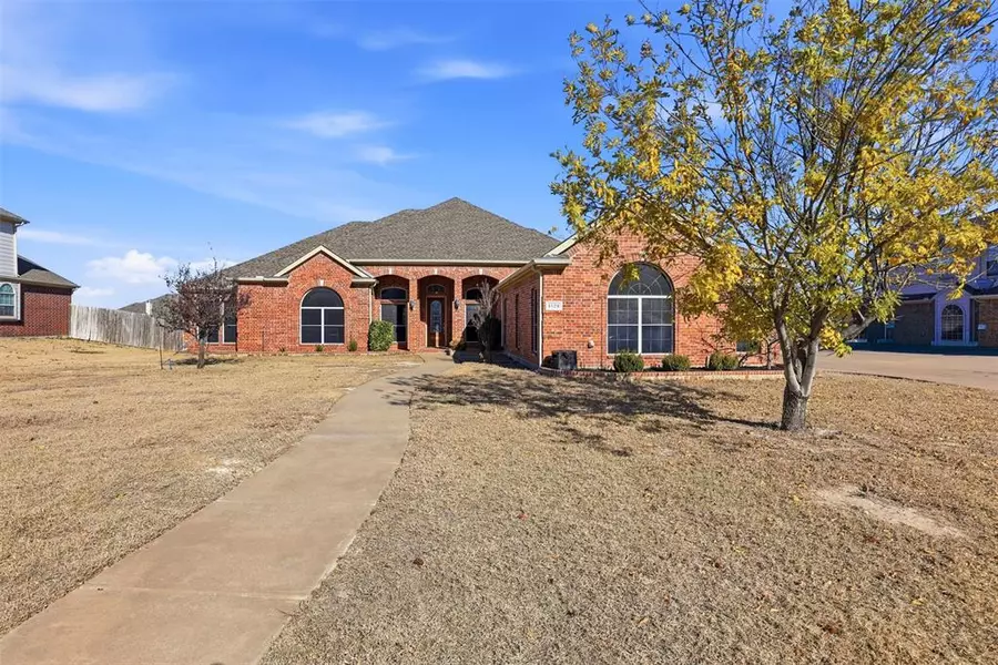 1524 Desert Hills Drive, Fort Worth, TX 76052
