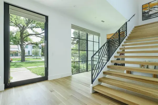 Dallas, TX 75209,5523 Greenbrier Drive