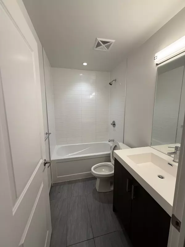 Whitby, ON L1N 2K2,1010 Dundas ST E #114