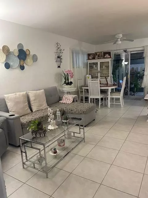 Hollywood, FL 33020,2241 Monroe St #1