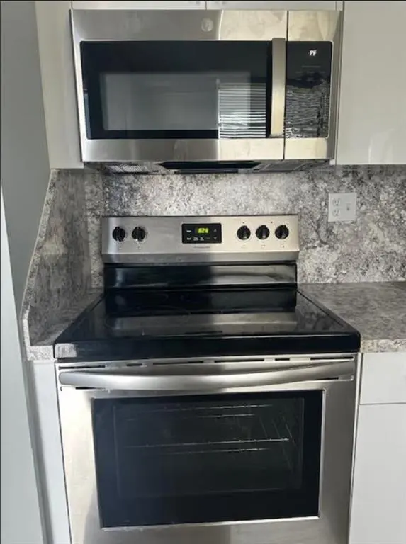 Miami, FL 33172,9460 Fontainebleau Blvd #528