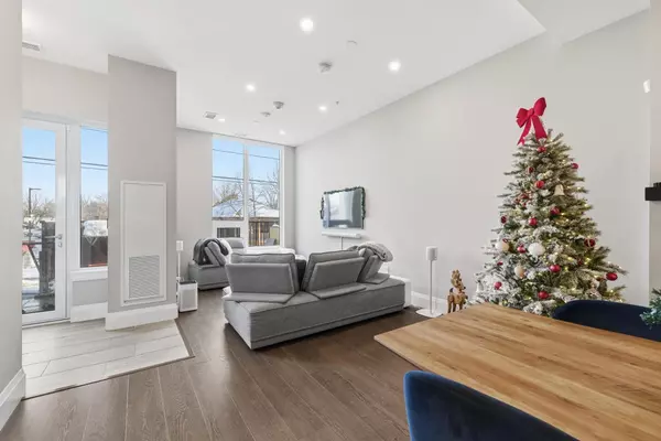 Guelph, ON N1E 0S6,73 ARTHUR ST S #104