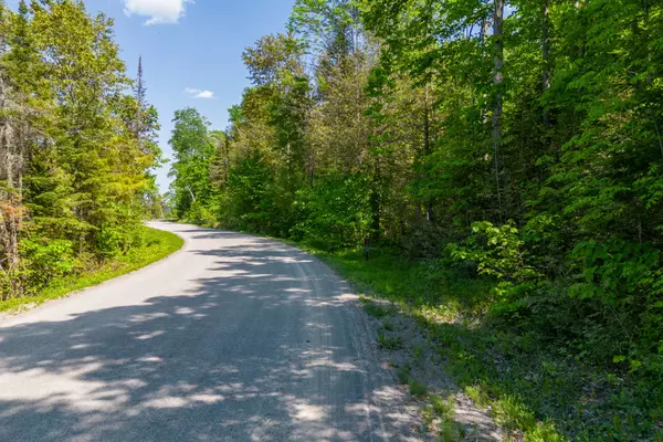 North Algona Wilberforce, ON K0J 1T0,01 Mink Lake RD