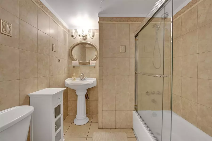 4040 Galt Ocean Dr #221, Fort Lauderdale, FL 33308