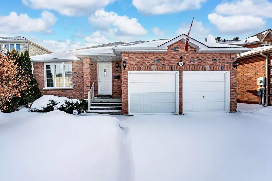 43 Cheltenham RD, Barrie, ON L4M 6R8