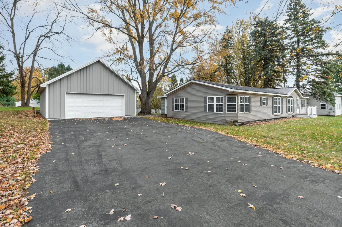 Saint Louis, MI 48880,532 Teman ST