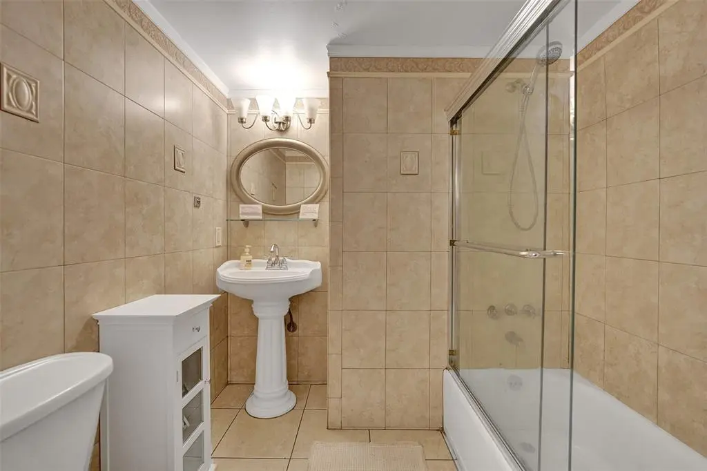 Fort Lauderdale, FL 33308,4040 Galt Ocean Dr #221