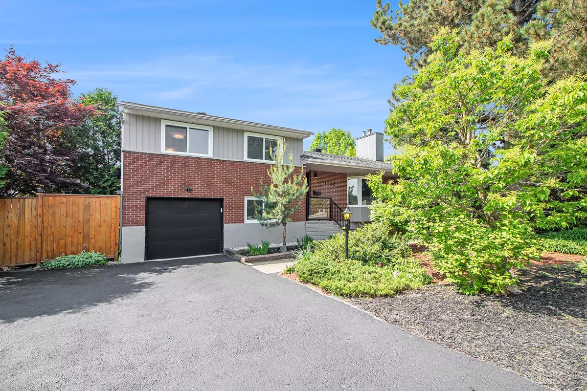 Billings Bridge - Riverside Park And Area, ON K1V 6P2,1042 Harkness AVE